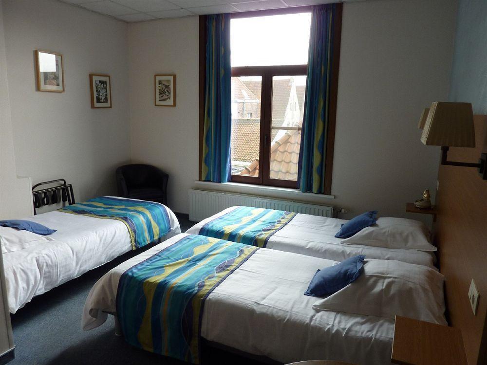 Asiris Hotel Brujas