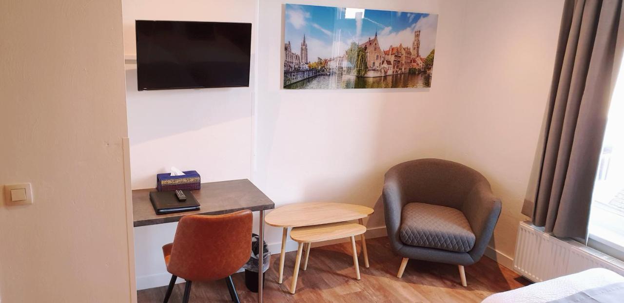 Asiris Hotel Brujas