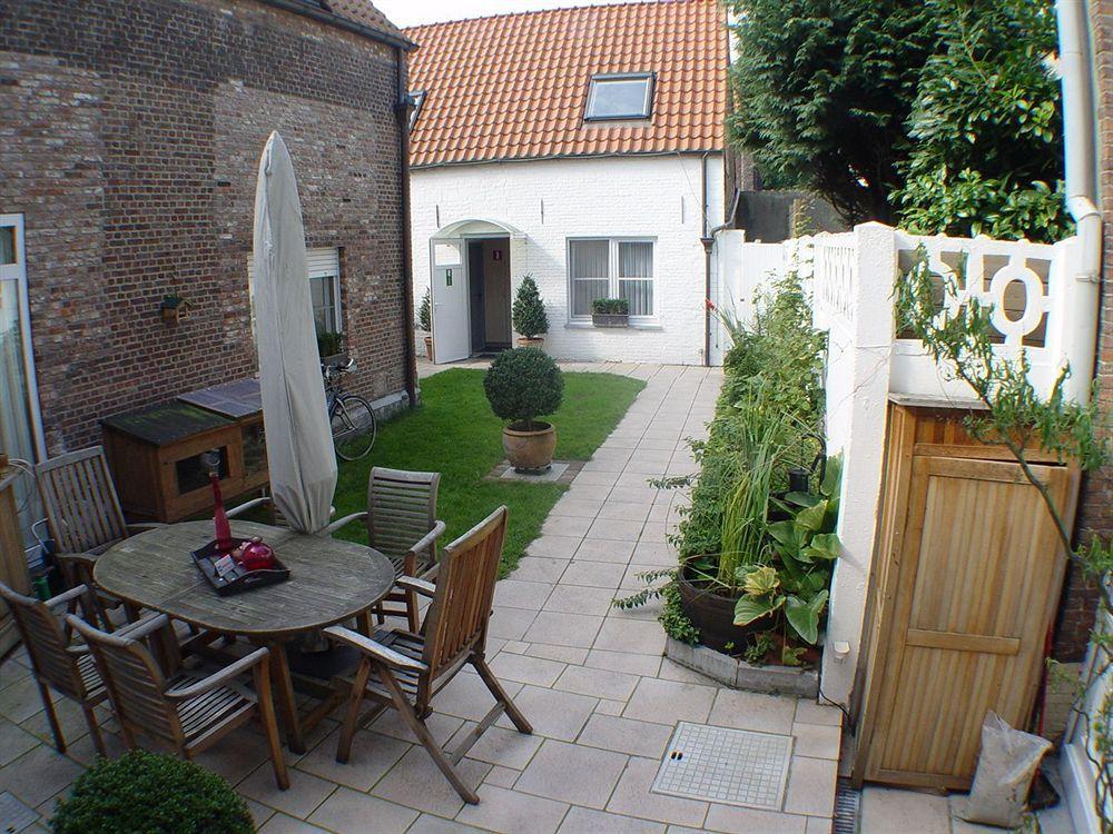 Asiris Hotel Brujas